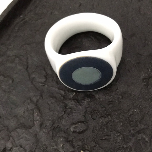 - ❤️NEW SET OF 4 CERAMIC MOD NAPKIN RINGS - Picture 4 of 8